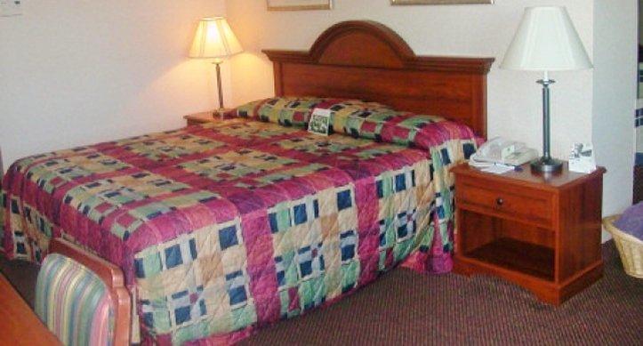 Lomira Inn And Suites Екстер'єр фото